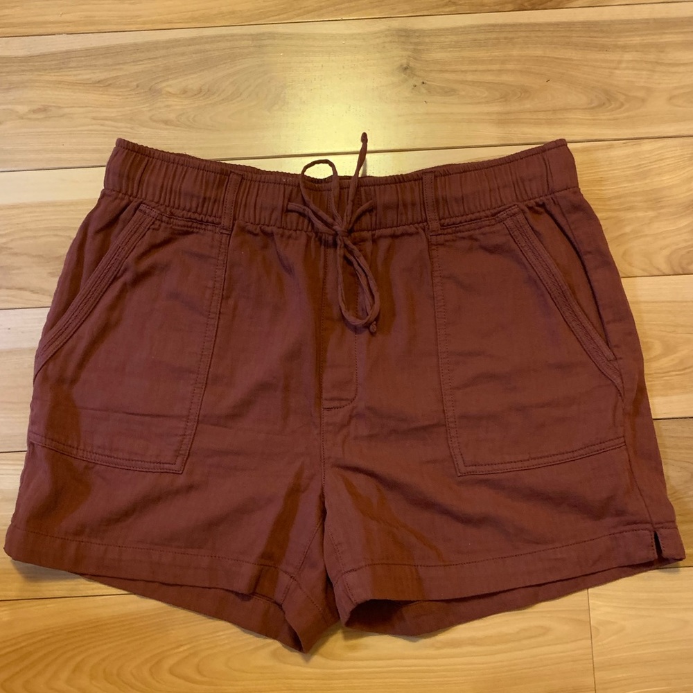 Old Navy Textured Twill Shorts - 4” Medium
